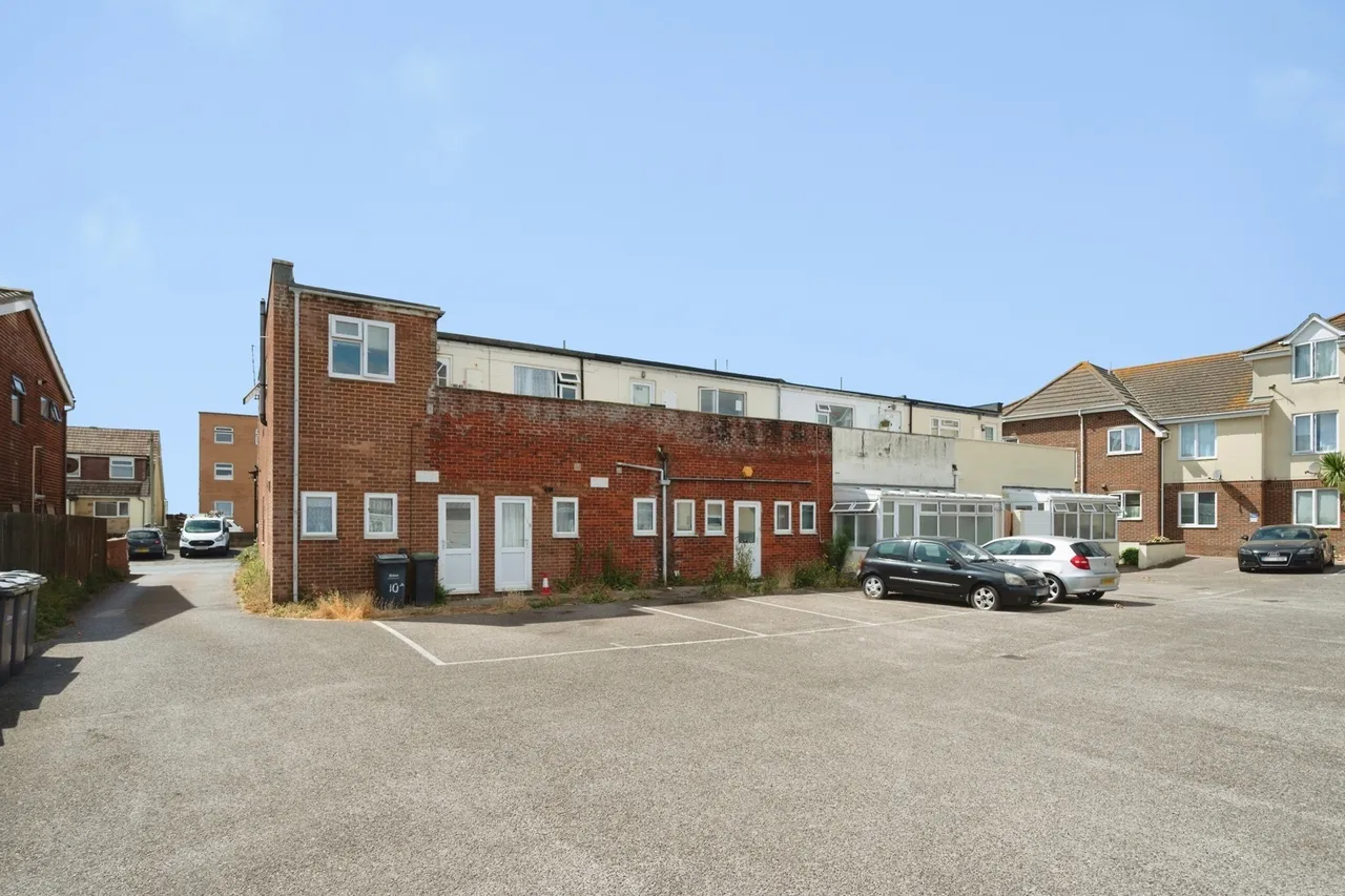 Southwood Road, Hayling Island, PO11, photo 11
