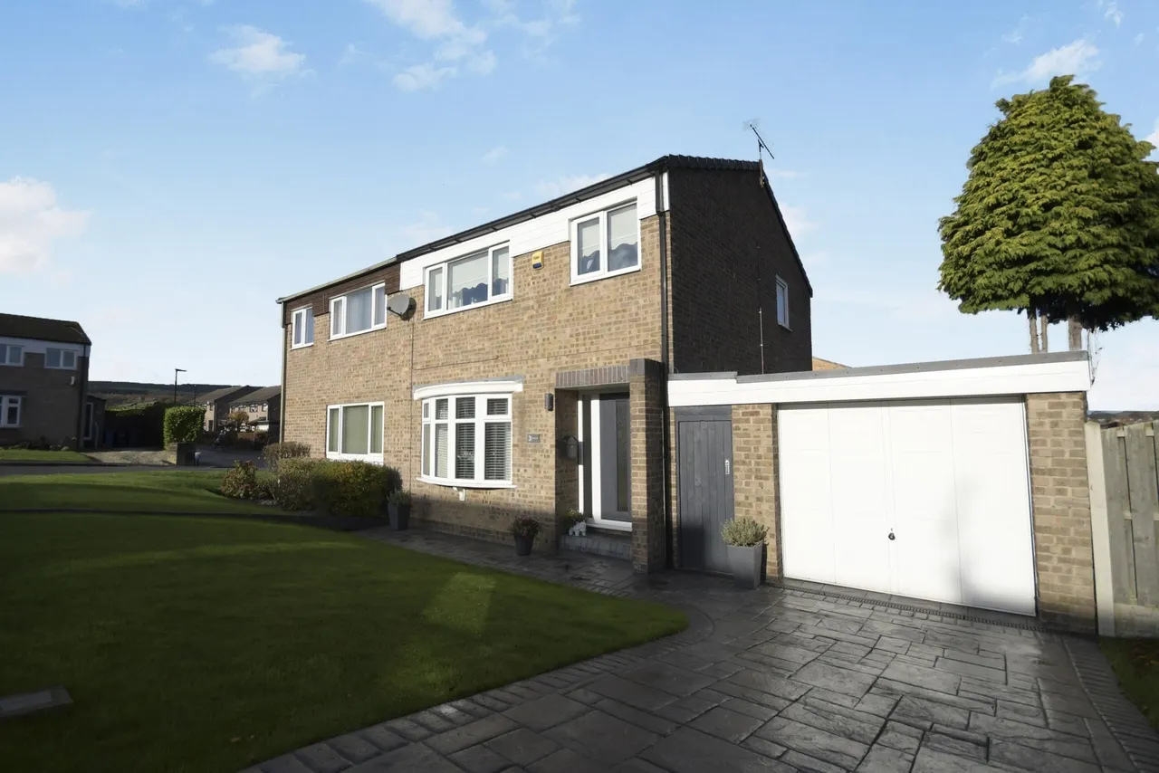 3 bed house for sale — Pine Croft, Chapeltown, Sheffield, South Yorkshire, S35