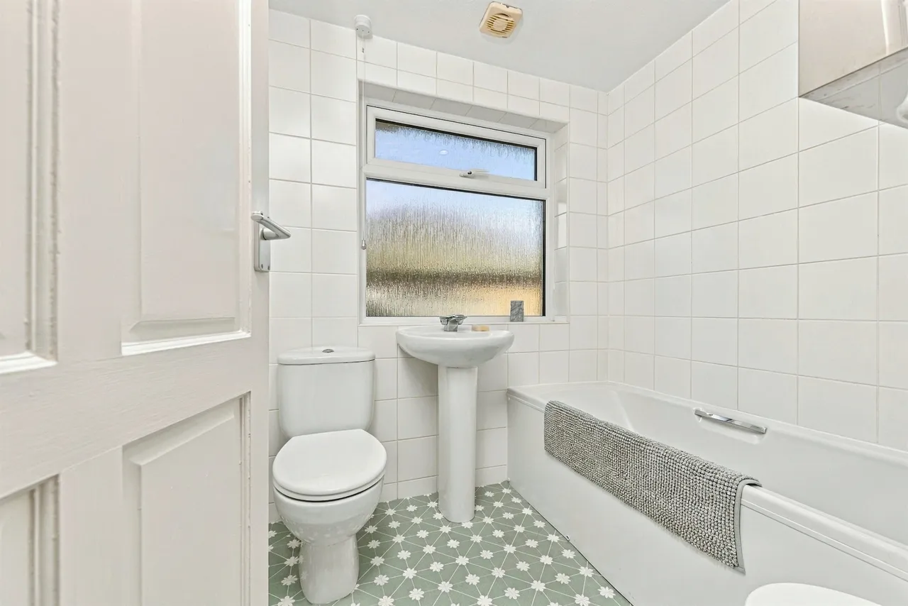 Fenay Drive, Fenay Bridge, HD8, photo 10