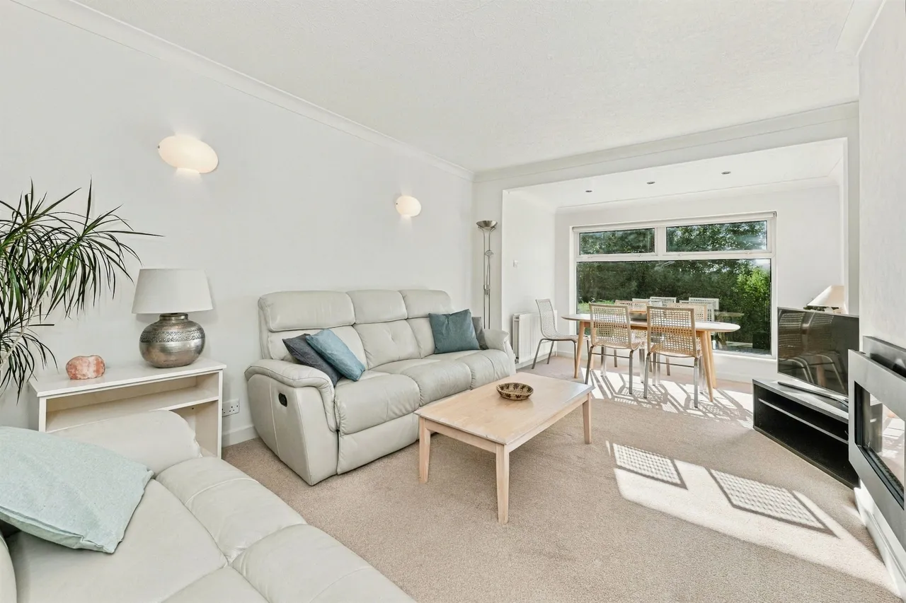 Fenay Drive, Fenay Bridge, HD8, photo 2