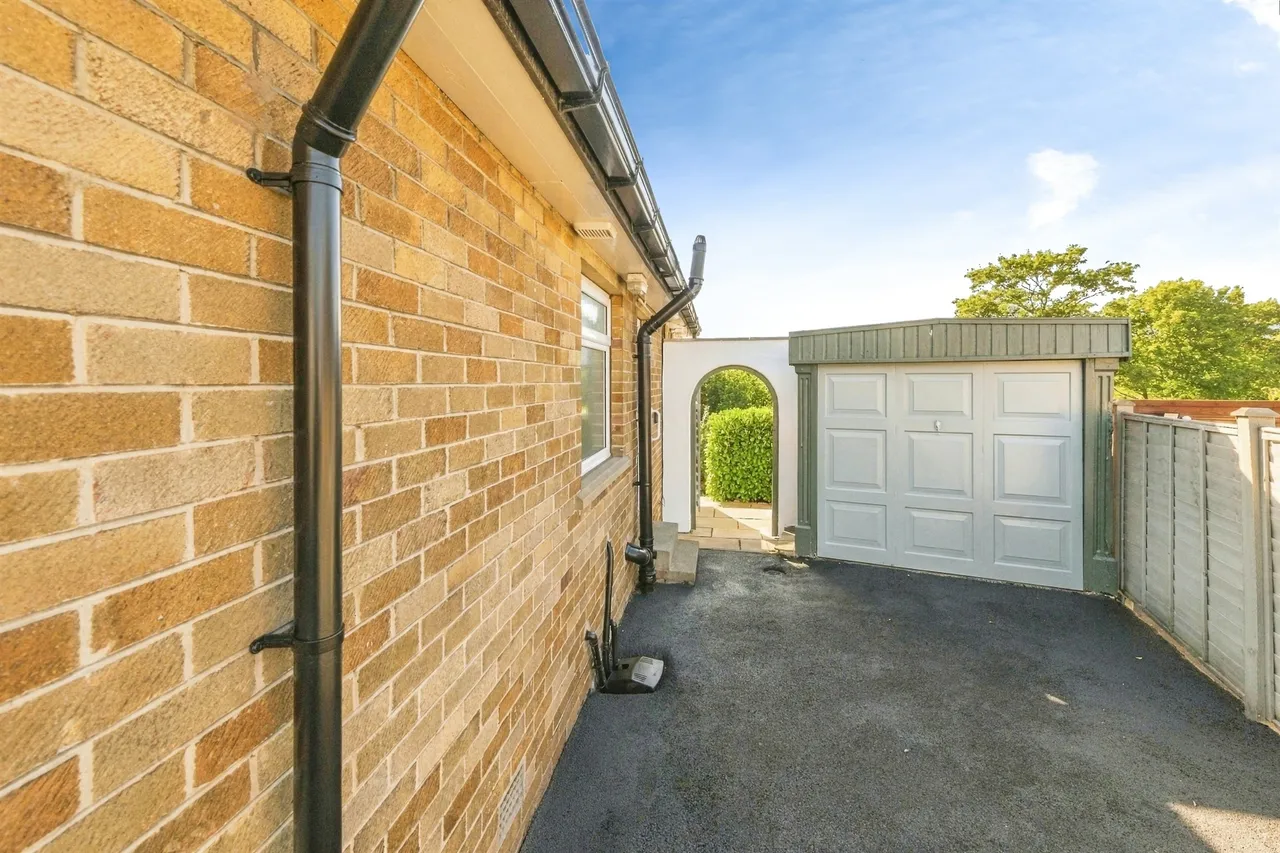 Fenay Drive, Fenay Bridge, HD8, photo 15