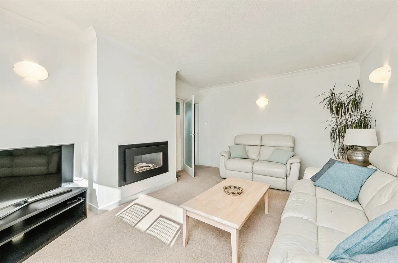 Fenay Drive, Fenay Bridge, HD8, photo 3
