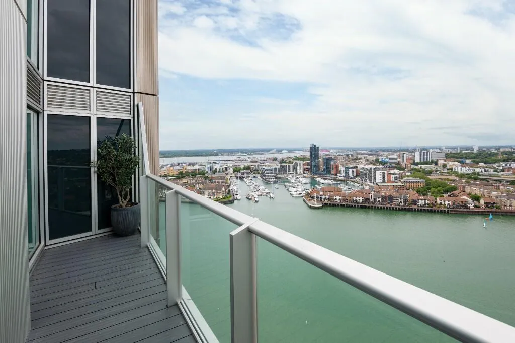 Vantage Tower, Centenary Plaza, SO19, photo 9