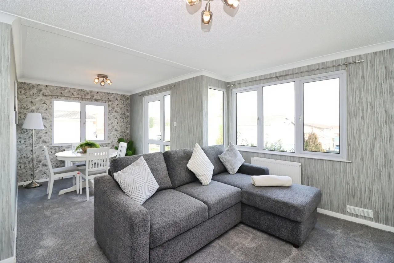 Sunningdale Park, New Tupton, Chesterfield, Derbyshire, S42, photo 2