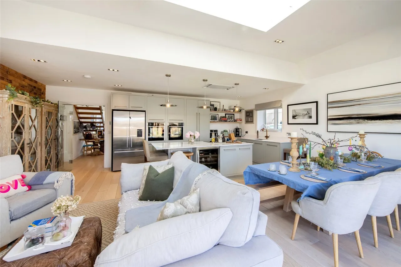 Jolliffe Road, West Wittering, PO20, photo 4