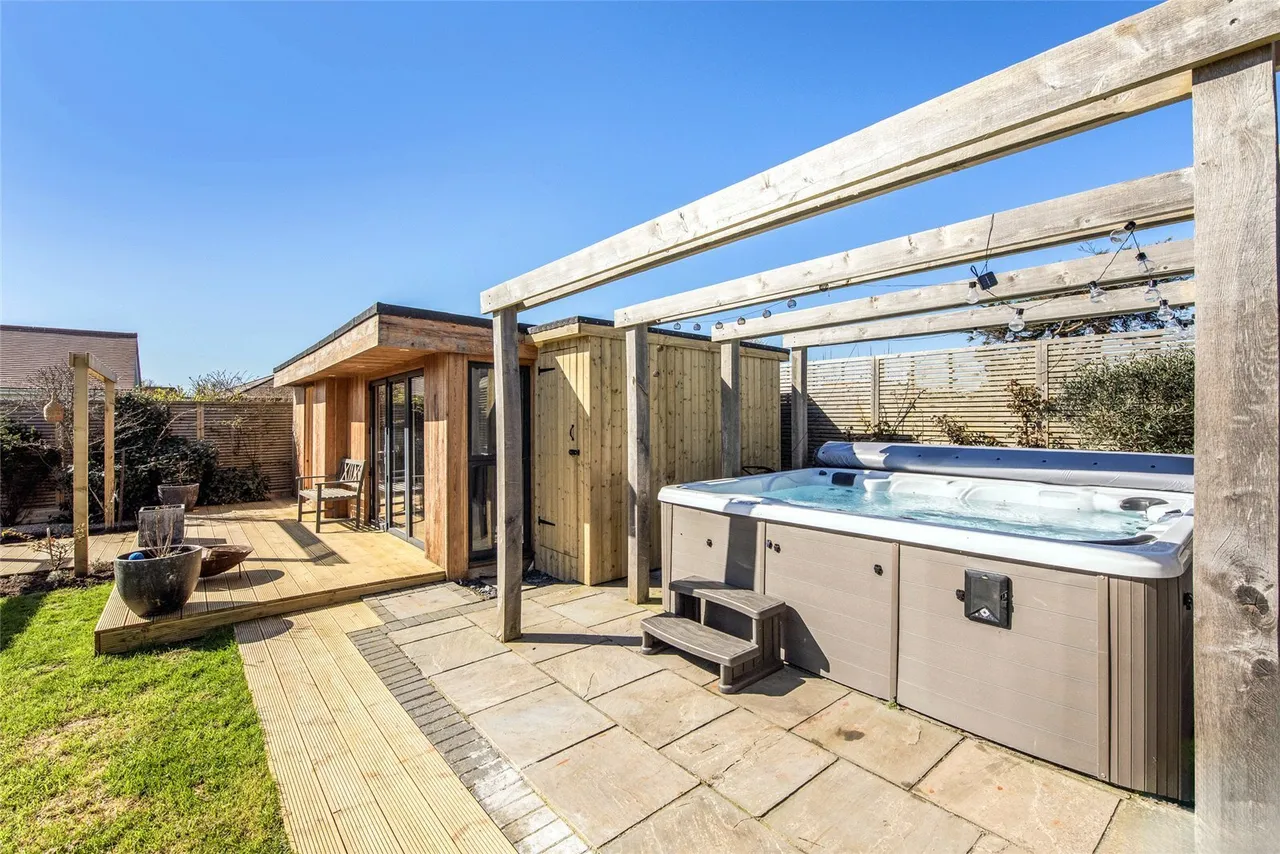 Jolliffe Road, West Wittering, PO20, photo 16