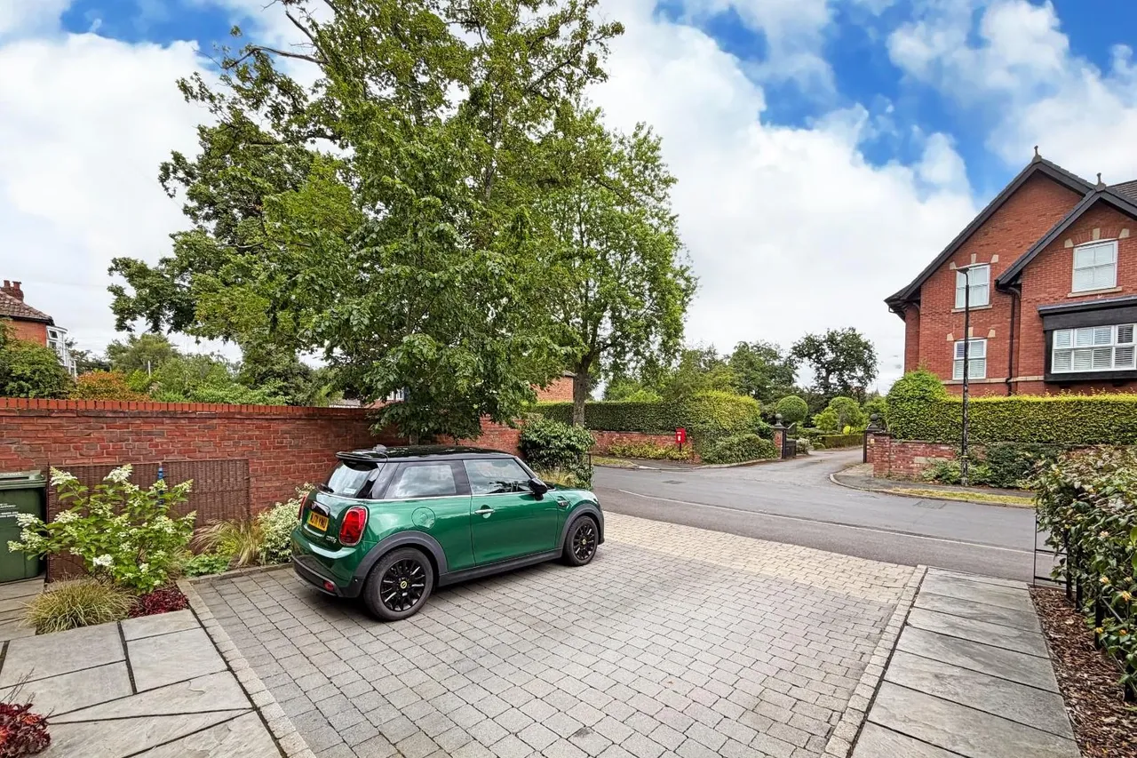 Acresfield Road, Timperley, Cheshire WA15 6HX, photo 36