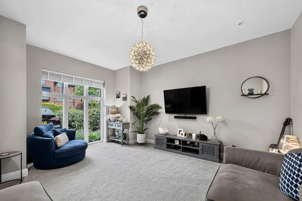 Acresfield Road, Timperley, Cheshire WA15 6HX, photo 3