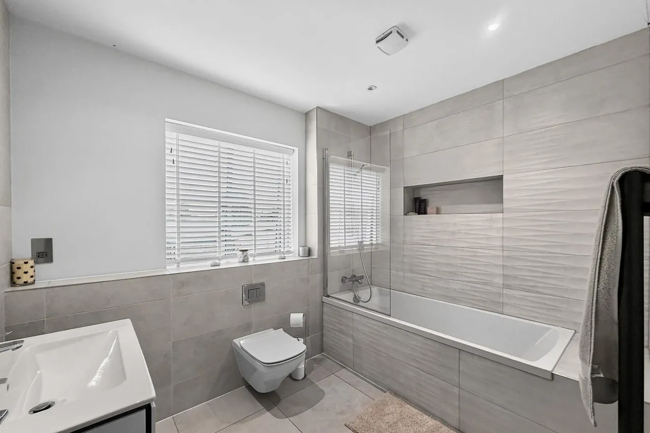 Acresfield Road, Timperley, Cheshire WA15 6HX, photo 22