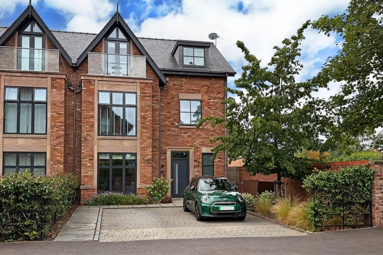 4 bed house for sale — Acresfield Road, Timperley, Cheshire WA15 6HX