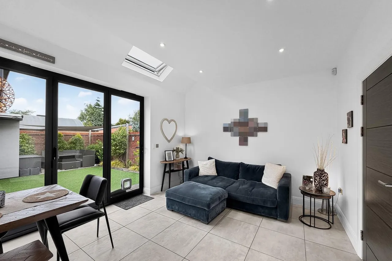 Acresfield Road, Timperley, Cheshire WA15 6HX, photo 6