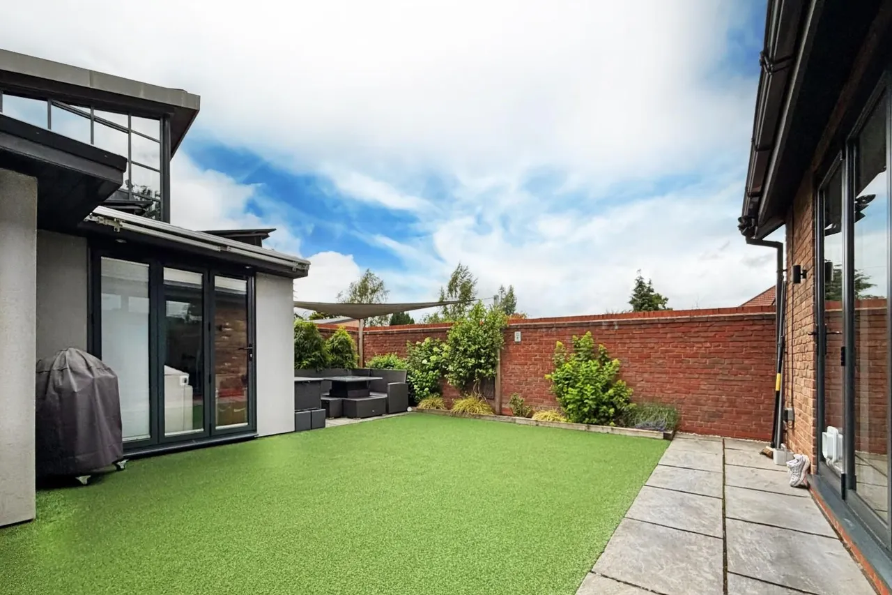 Acresfield Road, Timperley, Cheshire WA15 6HX, photo 30