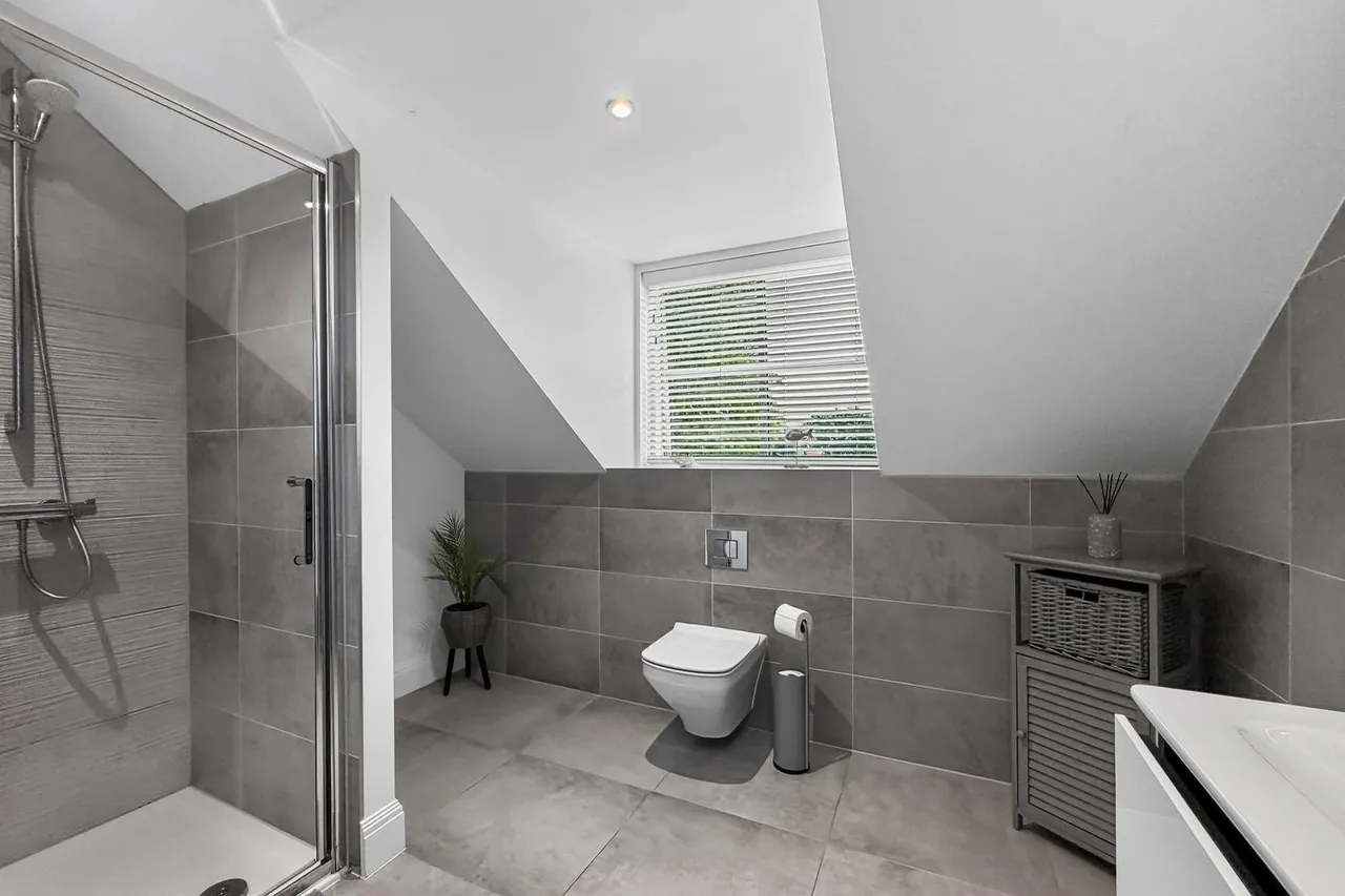 Acresfield Road, Timperley, Cheshire WA15 6HX, photo 29
