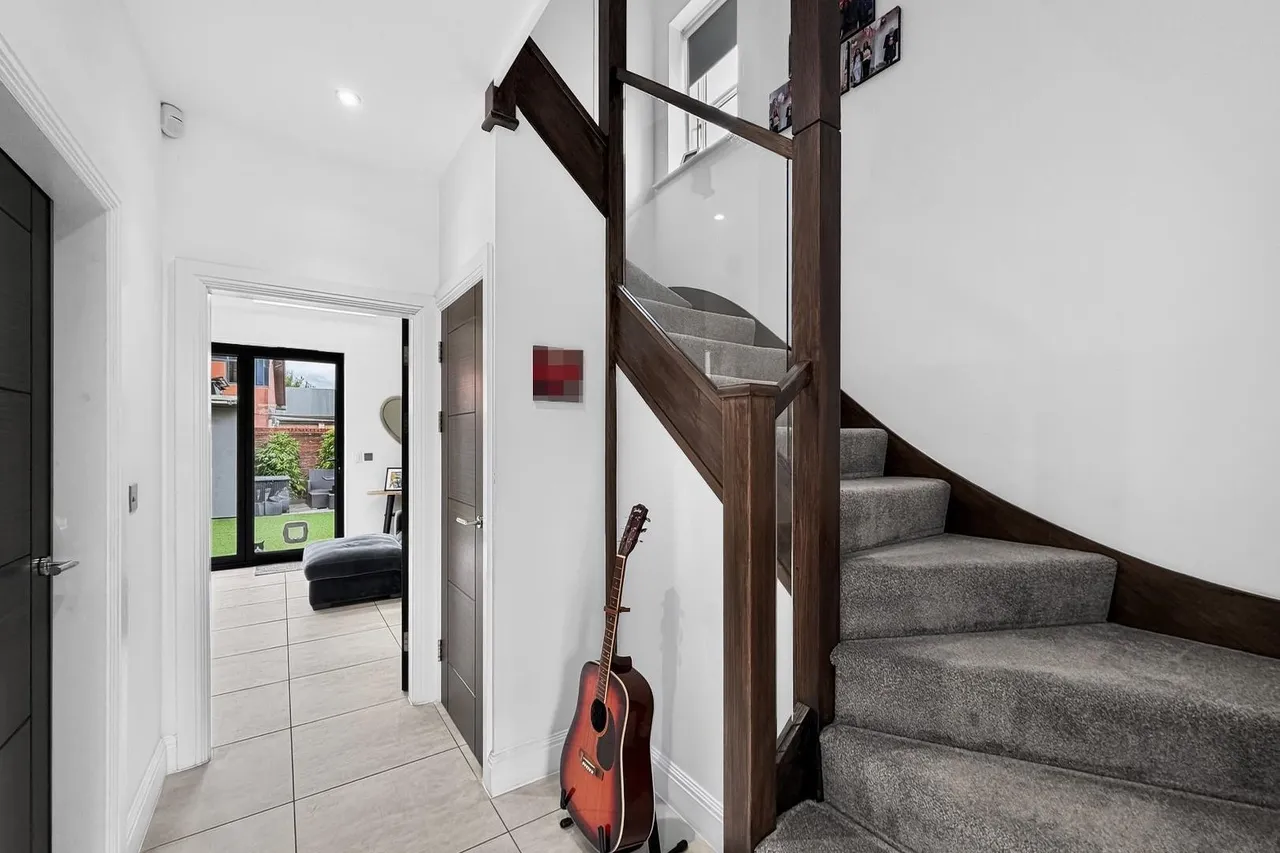 Acresfield Road, Timperley, Cheshire WA15 6HX, photo 16