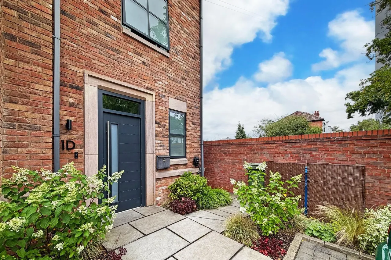 Acresfield Road, Timperley, Cheshire WA15 6HX, photo 35