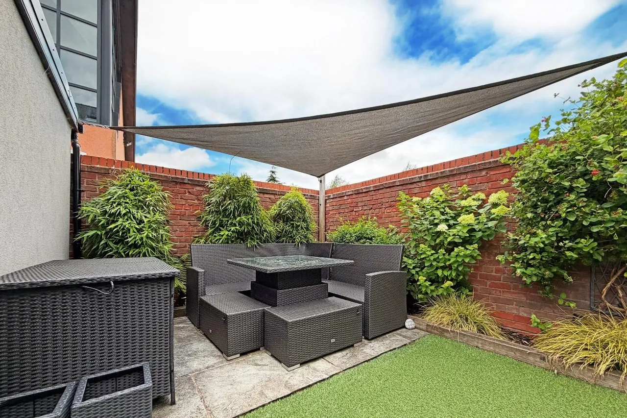 Acresfield Road, Timperley, Cheshire WA15 6HX, photo 31