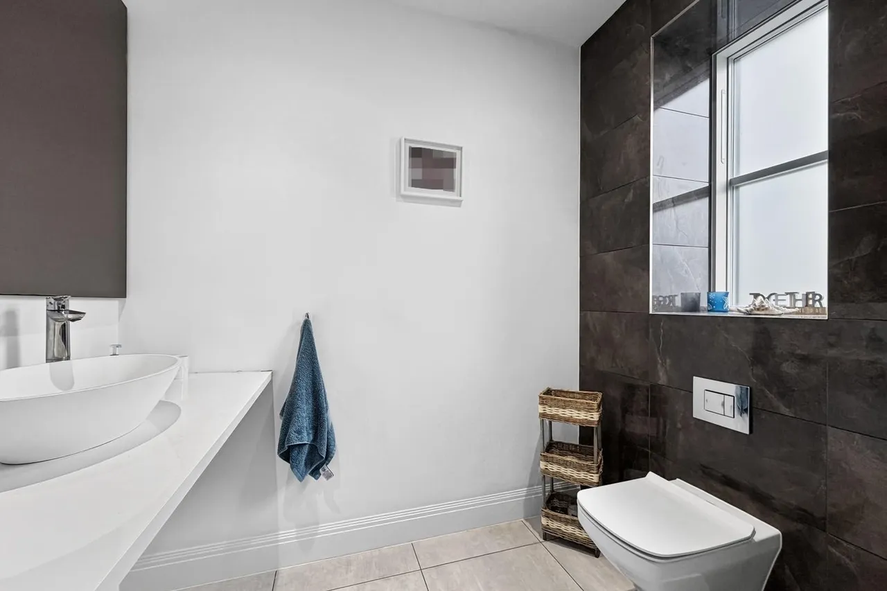 Acresfield Road, Timperley, Cheshire WA15 6HX, photo 13
