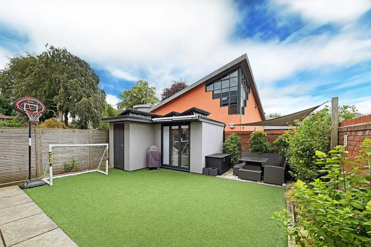 Acresfield Road, Timperley, Cheshire WA15 6HX, photo 33