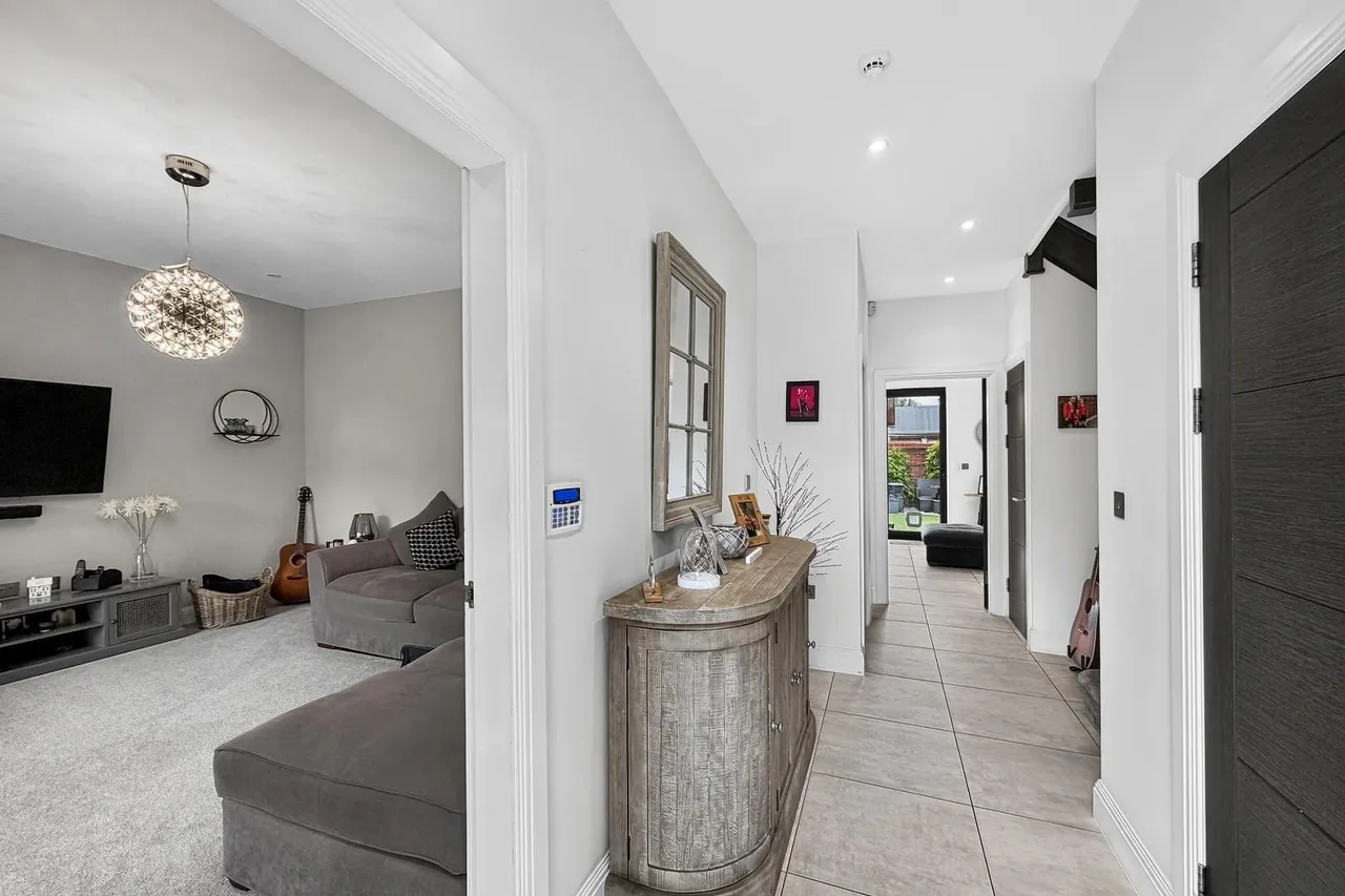 Acresfield Road, Timperley, Cheshire WA15 6HX, photo 14