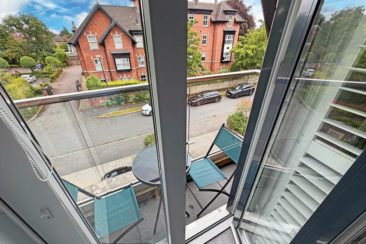 Acresfield Road, Timperley, Cheshire WA15 6HX, photo 28