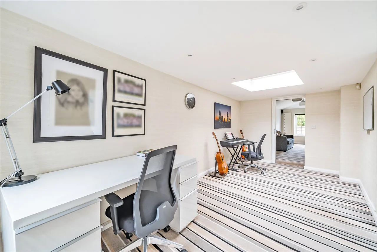 Wood Lane, Ruislip, HA4, photo 18