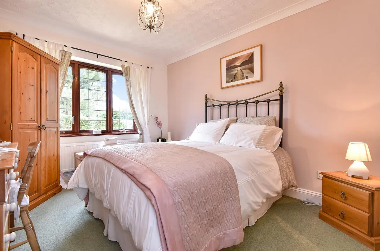 Idyllic Retreat With Land. Ravensdane Wood, Charing, photo 11