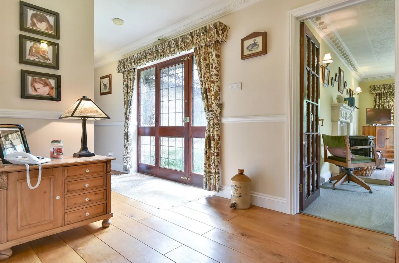 Idyllic Retreat With Land. Ravensdane Wood, Charing, photo 8