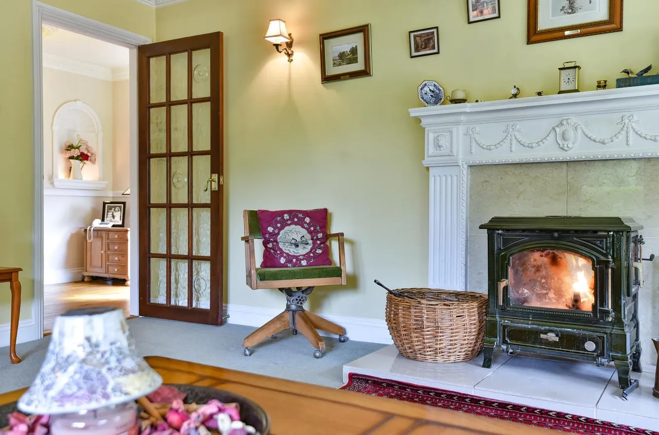 Idyllic Retreat With Land. Ravensdane Wood, Charing, photo 6
