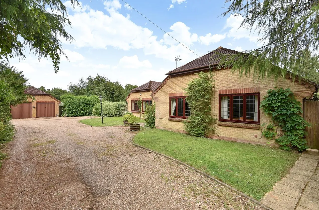 Idyllic Retreat With Land. Ravensdane Wood, Charing, photo 19