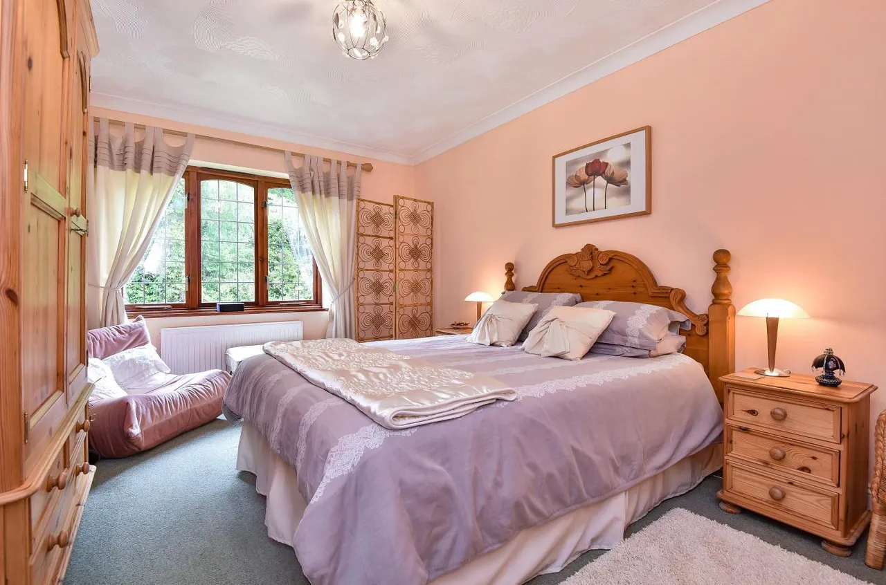 Idyllic Retreat With Land. Ravensdane Wood, Charing, photo 13