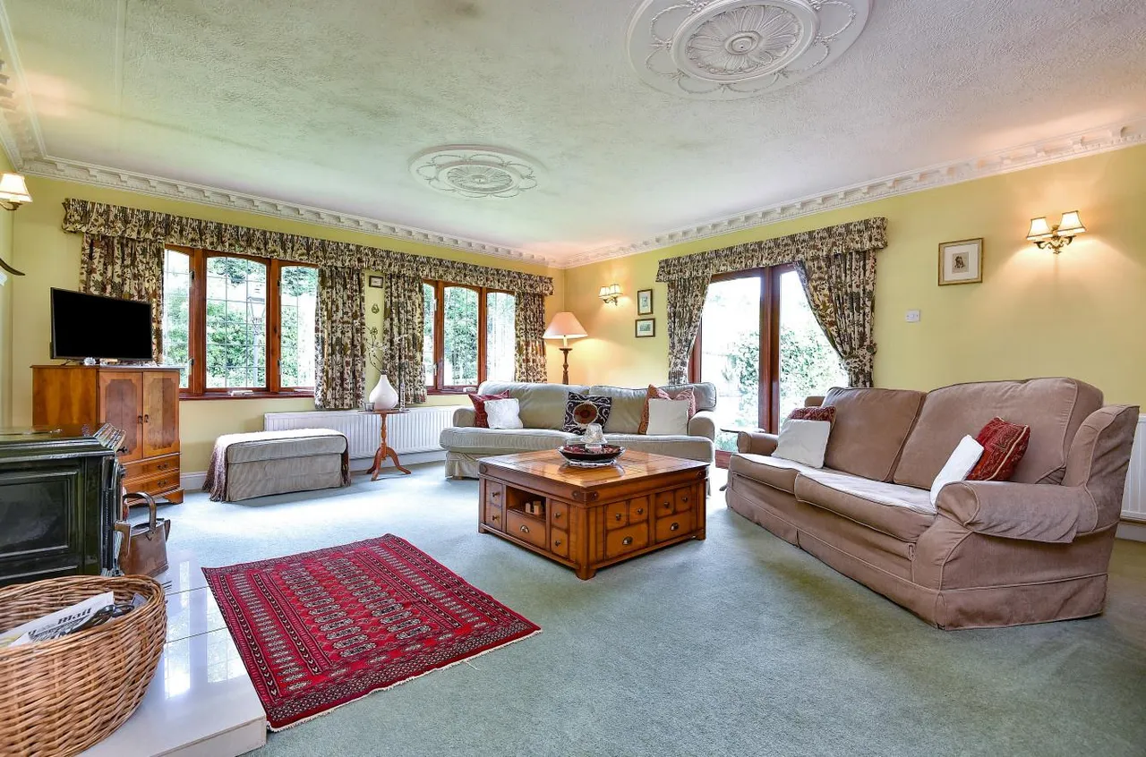 Idyllic Retreat With Land. Ravensdane Wood, Charing, photo 4