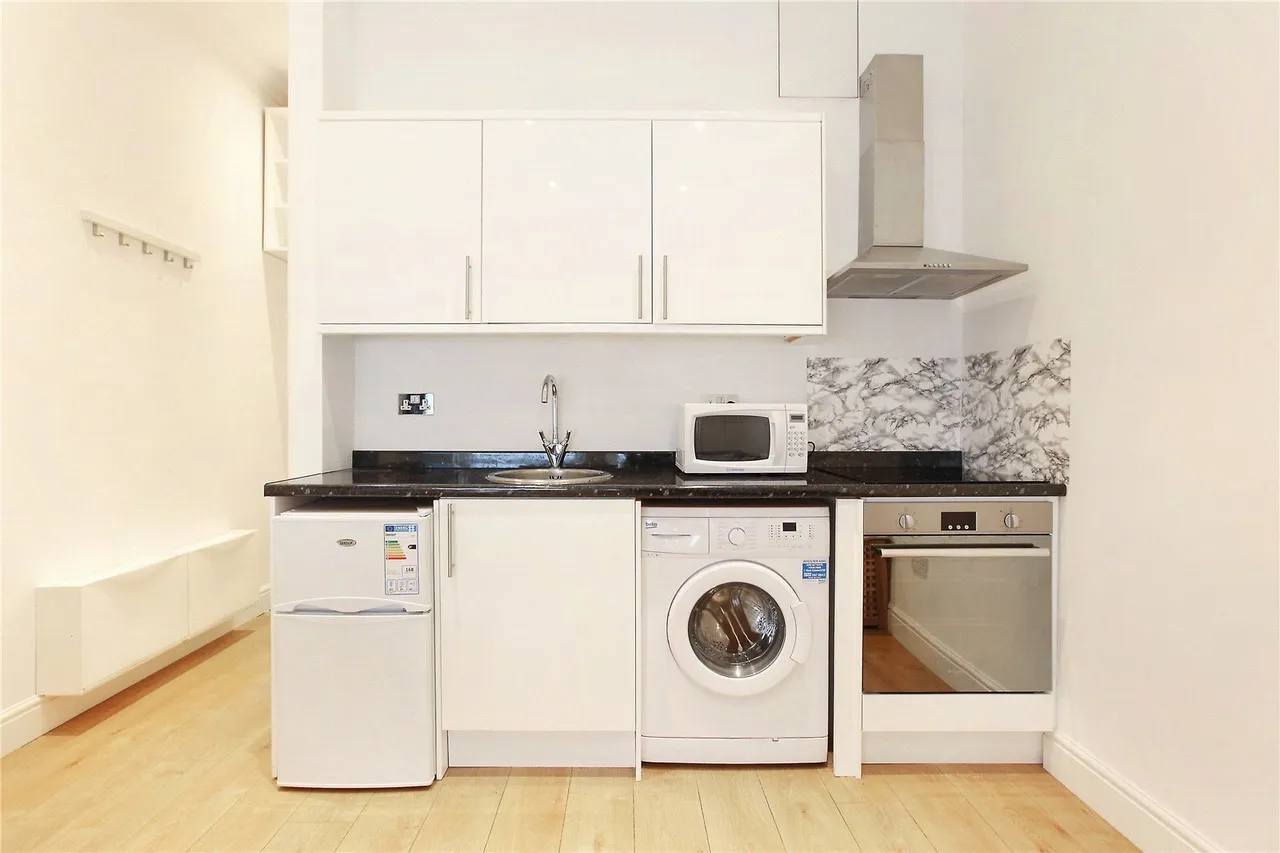 1 bed flat to rent, St Johns Hill, London, SW11