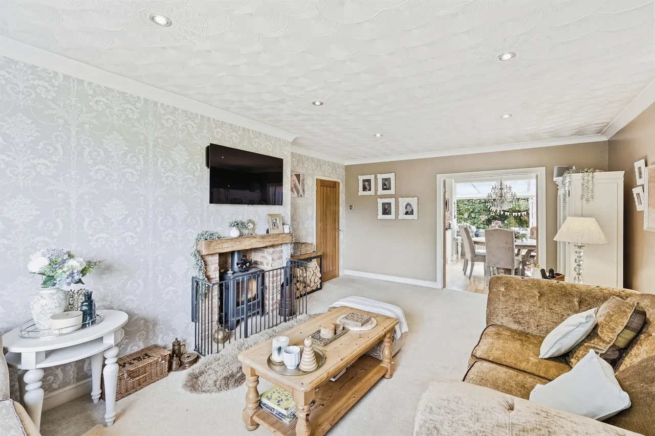 Chestnut Avenue, Wootton, Northampton, photo 7