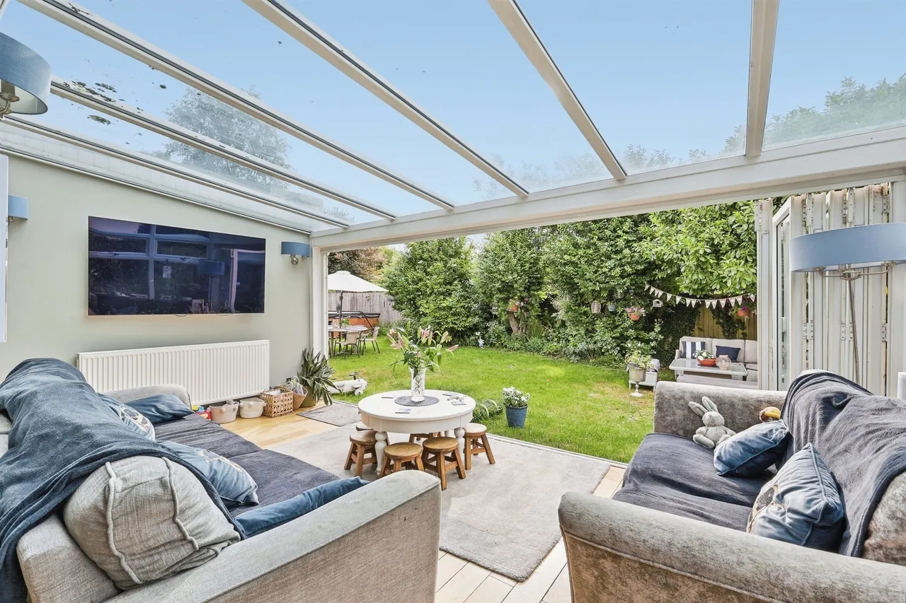 4 bed house for sale — Chestnut Avenue, Wootton, Northampton