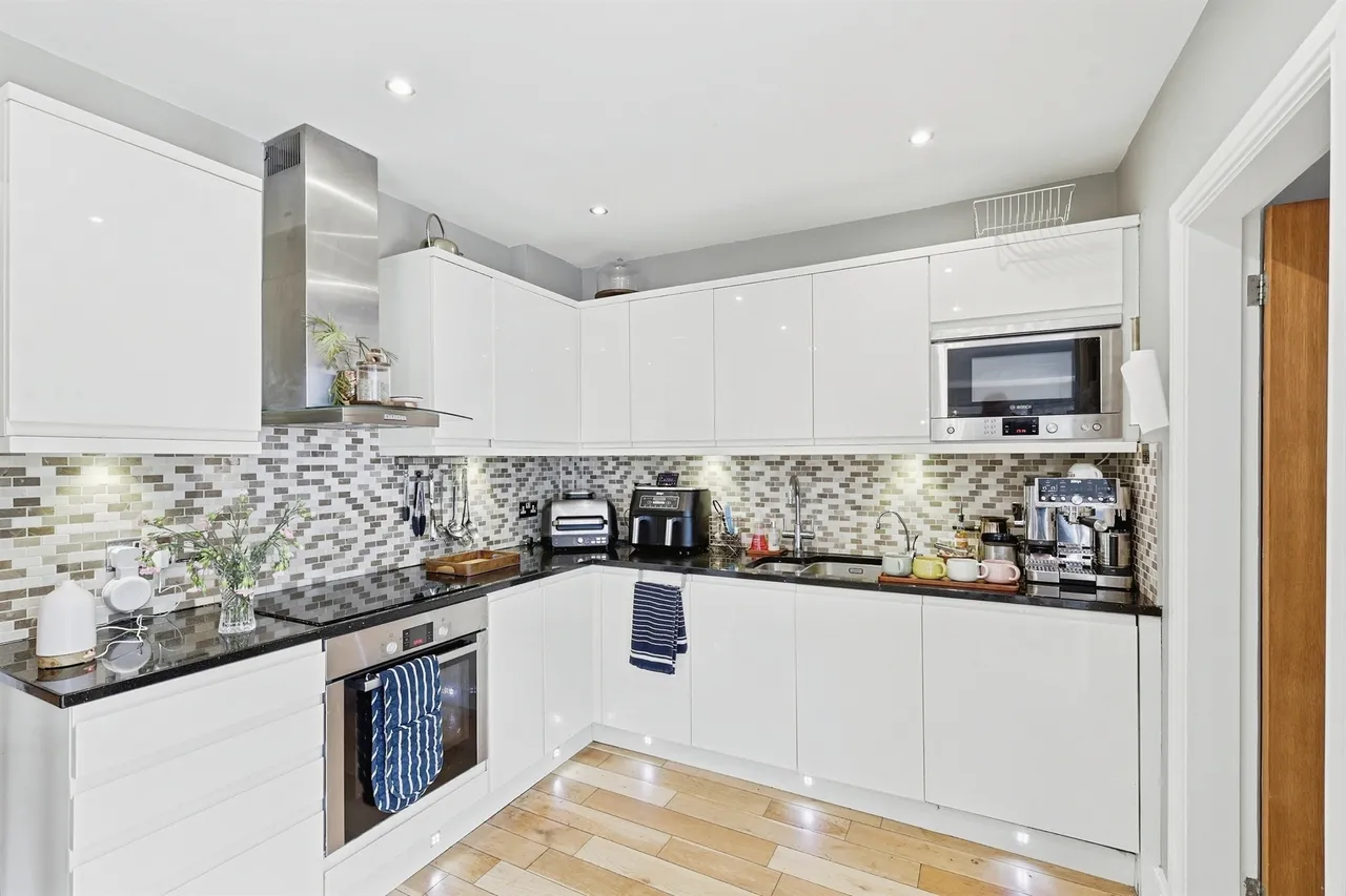 Chestnut Avenue, Wootton, Northampton, photo 5
