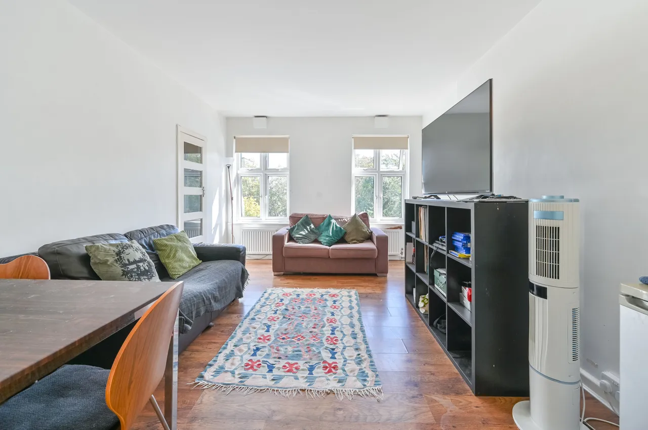 1 bed flat to rent — 31 Brixton Hill Court, London