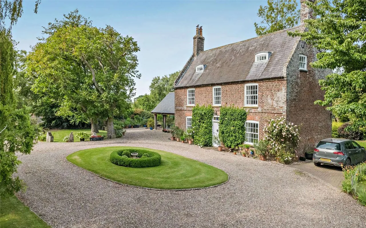 4 bed house for sale — Chestnut Farmhouse, Main Street, Gayton Le Marsh, Alford, LN13 0NW