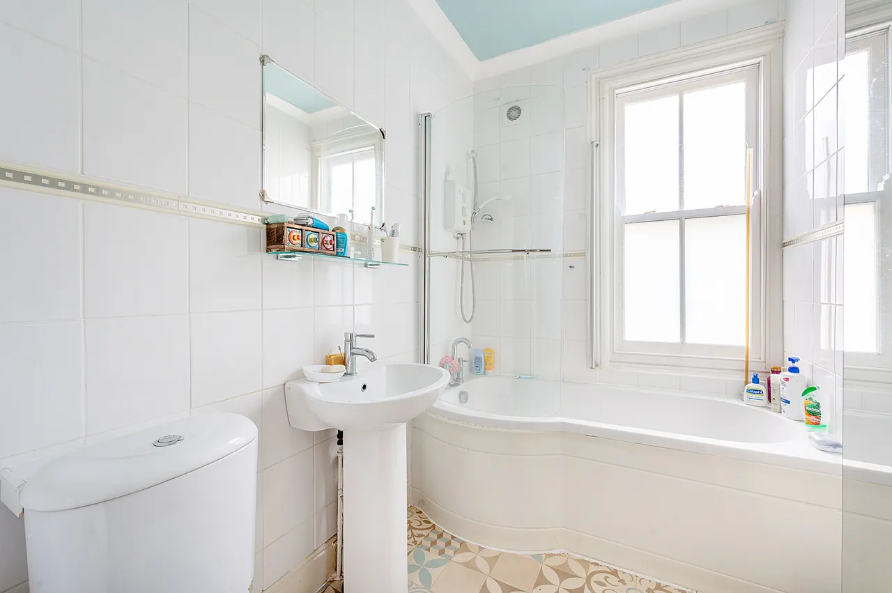 First Floor Flat, 58 Southerton Road, London, photo 5