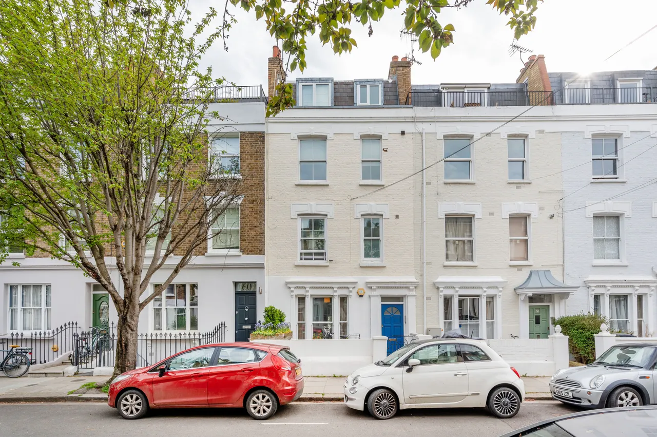 1 bed flat to rent — First Floor Flat, 58 Southerton Road, London