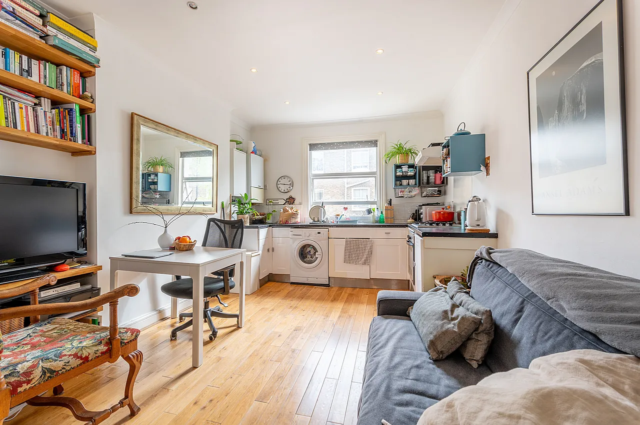 First Floor Flat, 58 Southerton Road, London, photo 2