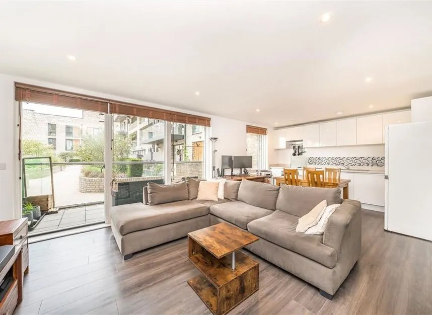 Handley Drive, Kidbrooke, SE3, photo 2