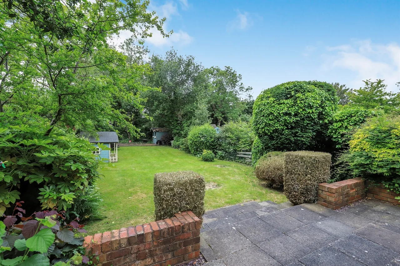 Tettenhall Road, Tettenhall, Wolverhampton, photo 12