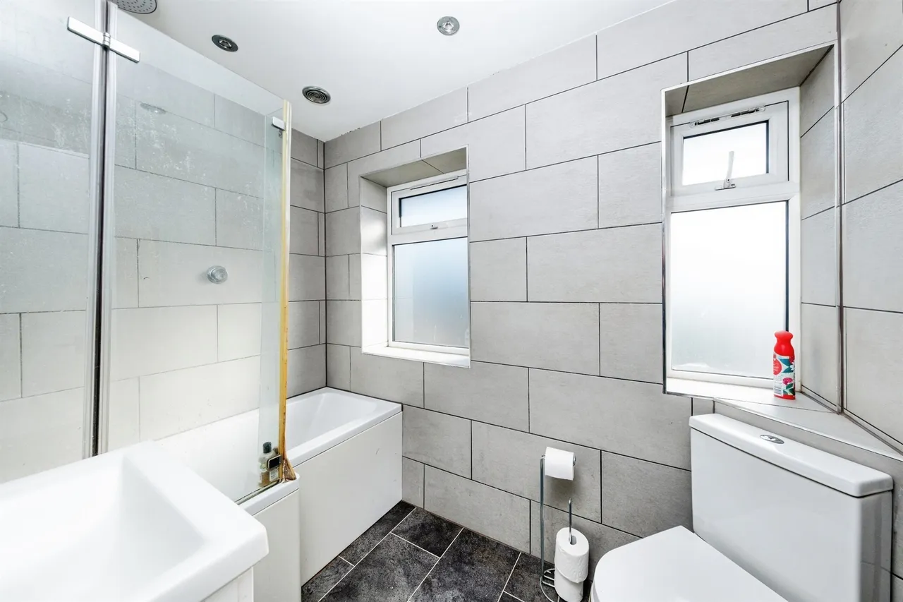 Pavillons Way, Brackley, NN13, photo 13