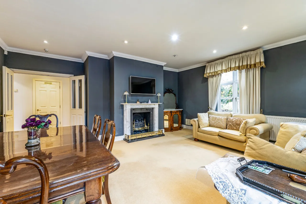 3 bed flat for sale — Virginia Water, Surrey, GU25 4ST