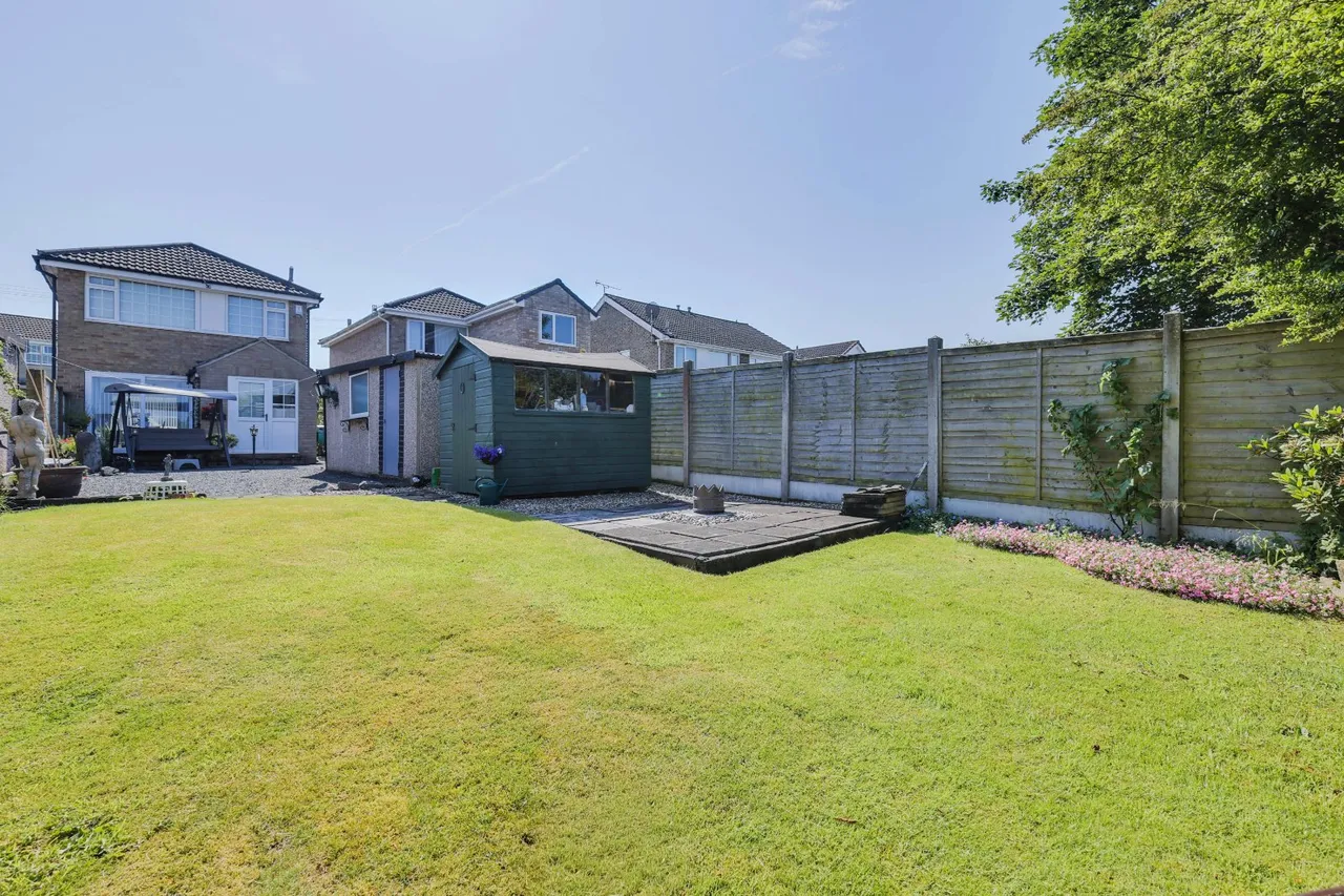 Clover Court, Calverley, LS28, photo 16