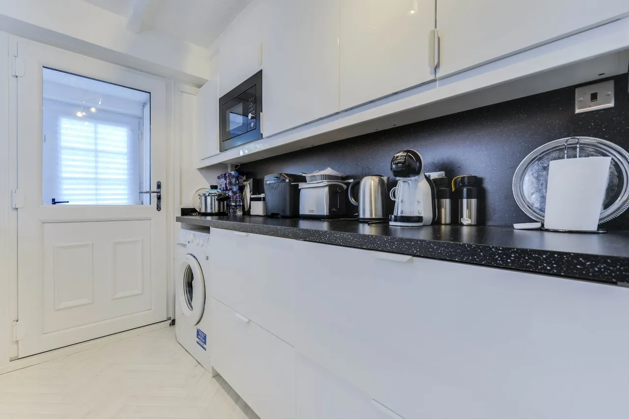 Clover Court, Calverley, LS28, photo 7