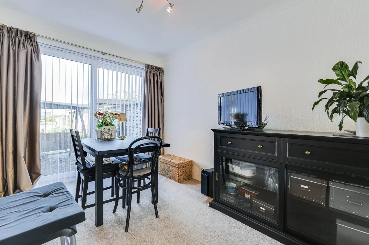 Clover Court, Calverley, LS28, photo 5