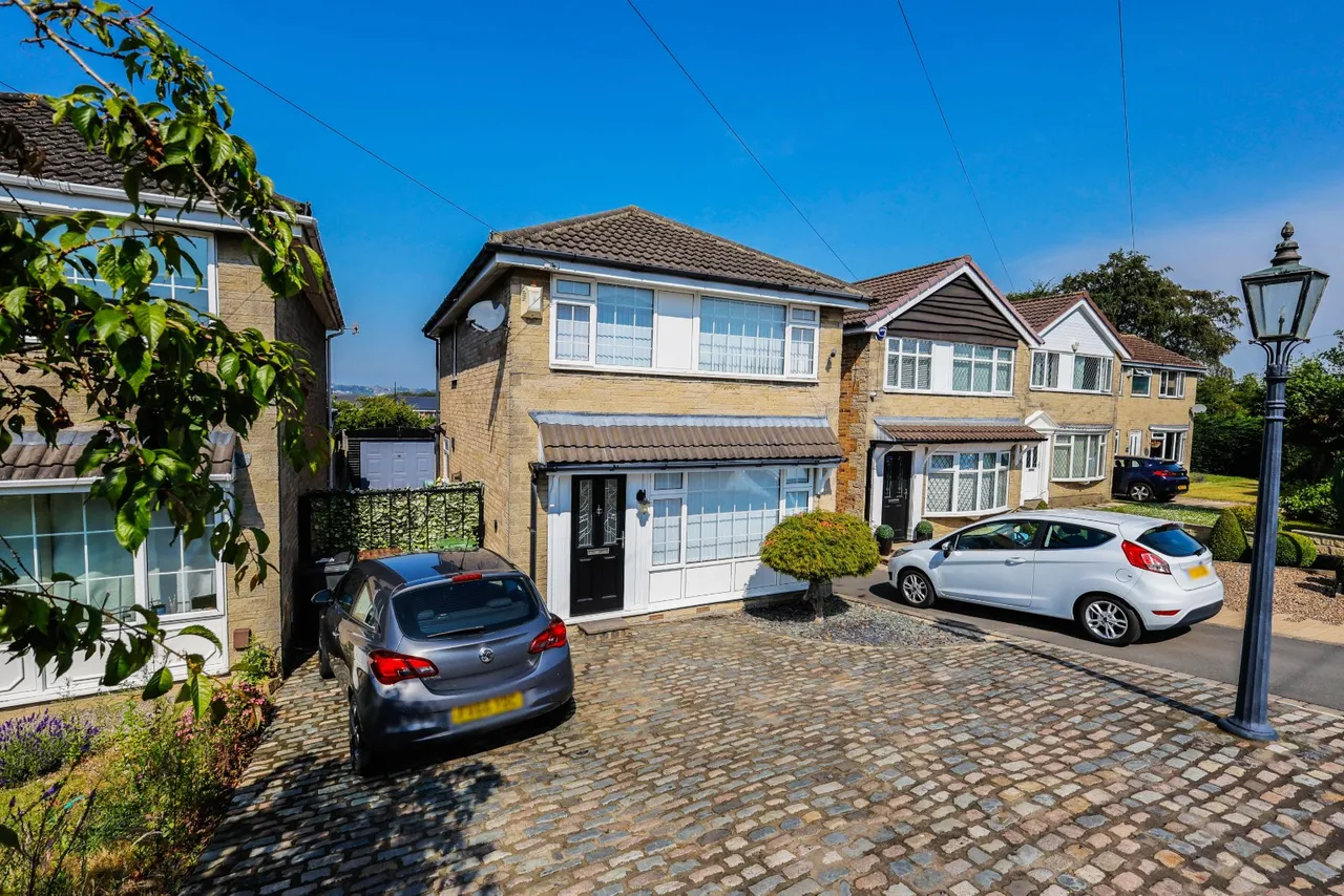 3 bed house for sale, Clover Court, Calverley, LS28