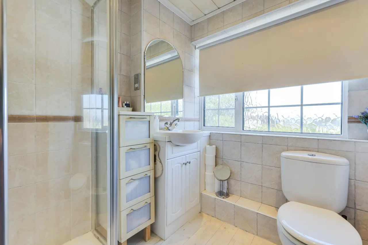 Clover Court, Calverley, LS28, photo 15