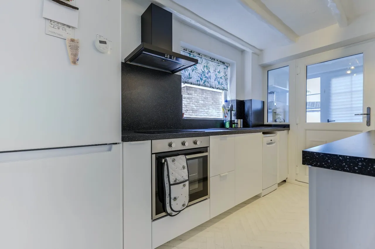 Clover Court, Calverley, LS28, photo 6